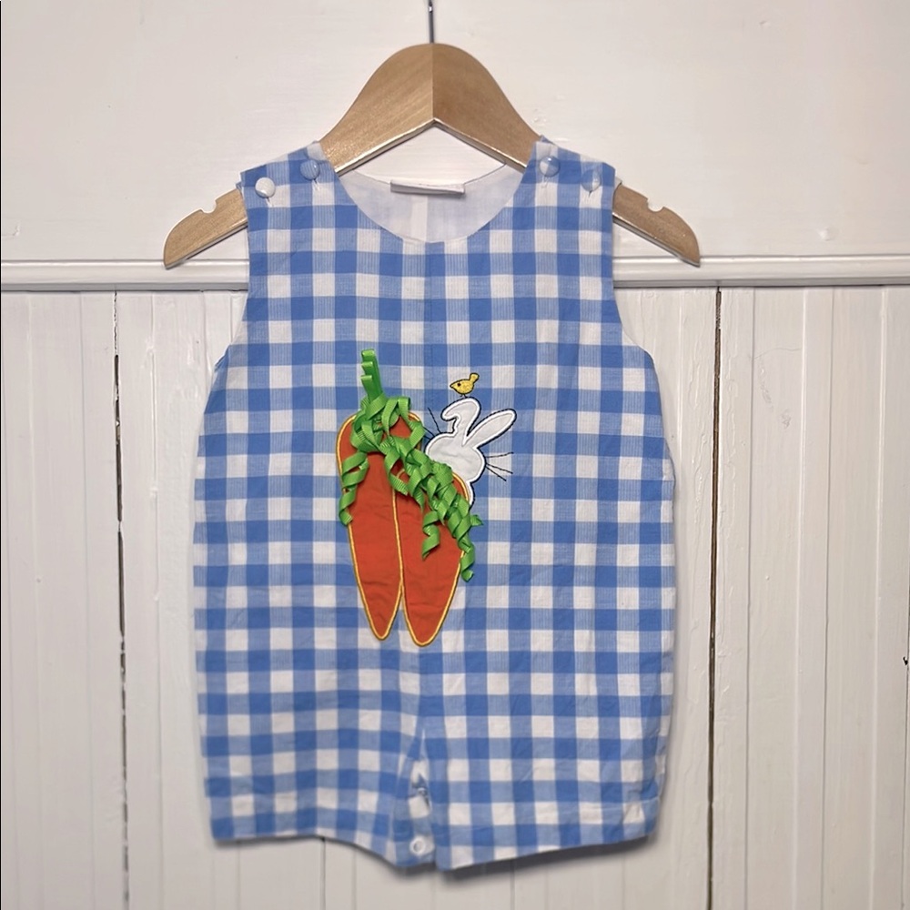 ANGELINE KIDS EUC Boys Fun Embroidered Carrot Bunny Appliqué Gingham Jon Jon